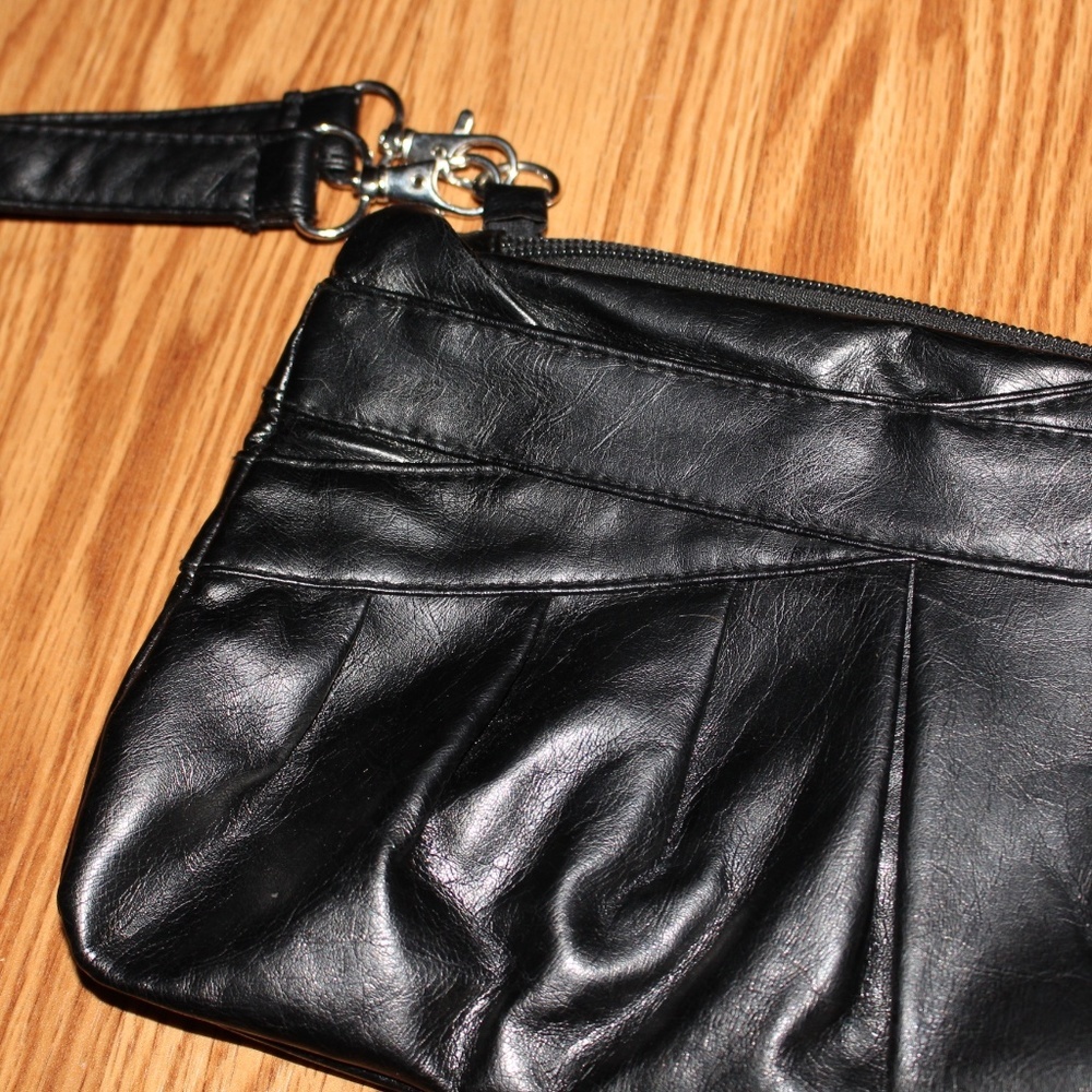 cute black wristlet - Picture 2 of 3